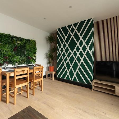Lovely 2-Bed Apartment In Blackpool Secret House Bagian luar foto