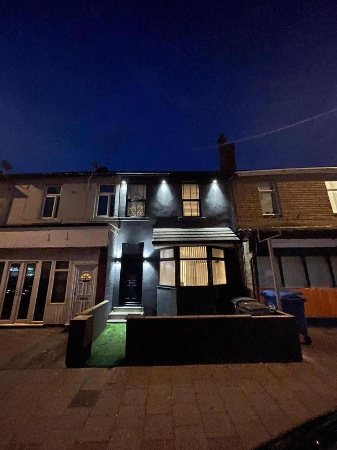 Lovely 2-Bed Apartment In Blackpool Secret House Bagian luar foto