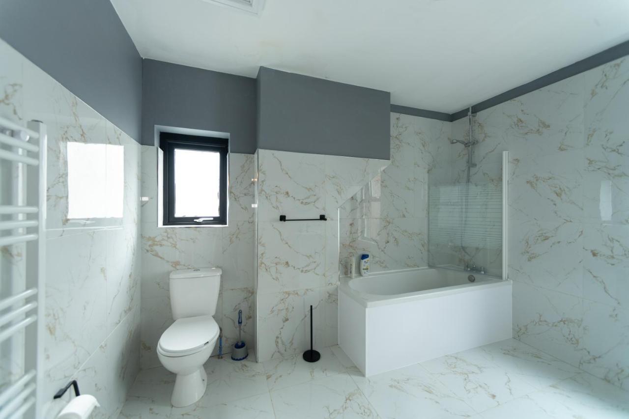 Lovely 2-Bed Apartment In Blackpool Secret House Bagian luar foto