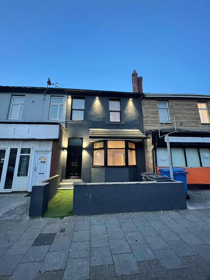 Lovely 2-Bed Apartment In Blackpool Secret House Bagian luar foto